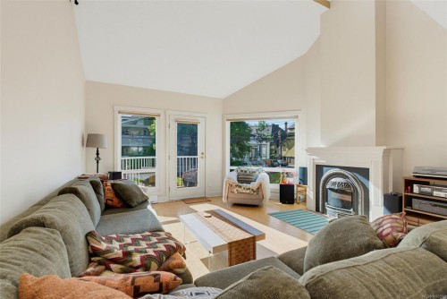 #2-20 Menzies St, Victoria, BC 