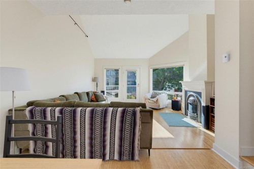 #2-20 Menzies St, Victoria, BC 