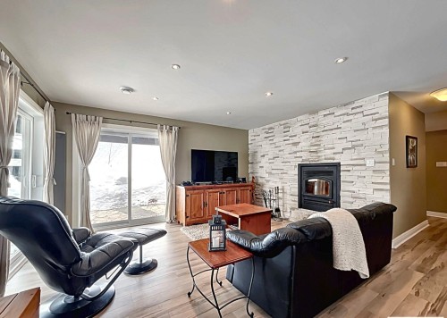 Family Room - 120 Rue De La Fromentière, Saint-Alphonse-Rodriguez, QC 