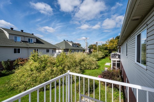 Balcon - 2-1645 Rue Bellevue, Longueuil (Greenfield Park), QC 