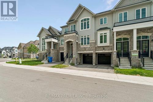 29 Lyall Stokes Circle, East Gwillimbury, ON 
