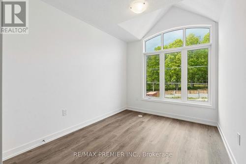 29 Lyall Stokes Circle, East Gwillimbury, ON 