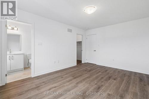 29 Lyall Stokes Circle, East Gwillimbury, ON 