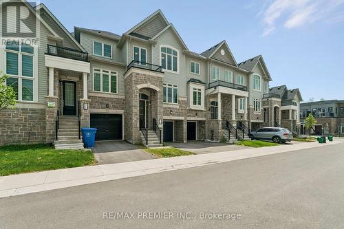 29 Lyall Stokes Circle, East Gwillimbury, ON 