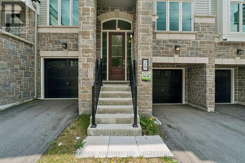 29 Lyall Stokes Circle, East Gwillimbury, ON 