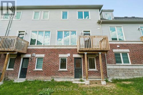 29 Lyall Stokes Circle, East Gwillimbury, ON 