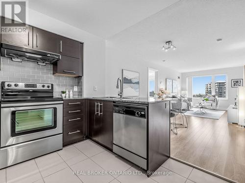 Kitchen - 1012 - 233 South Park Road, Markham, ON 