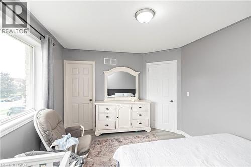 Recessed corner with neutral wall paint and light wood-finish flooring - 42 Saturn Road, Port Colborne, ON 