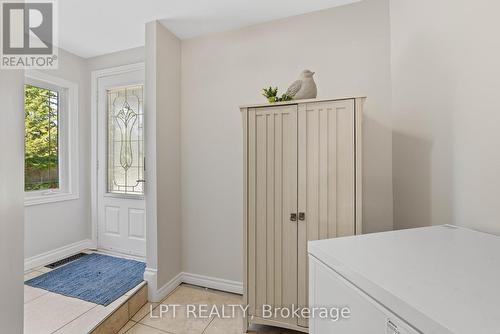 Separate Entrance/Mud Room - 204 The Queensway S, Georgina, ON 