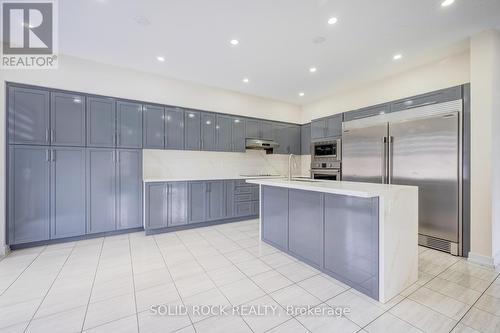 What a Kitchen!! Tons of Storage - 93 Parity Road, Brampton, ON 