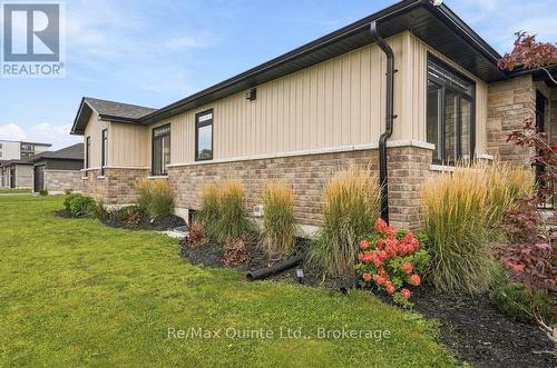 61 Hastings Park Drive, Belleville (Belleville Ward), ON 