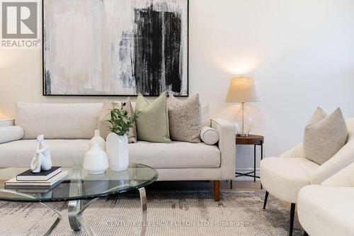 33 Lorna Rae Boulevard, Toronto, ON 