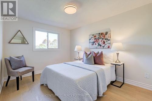 33 Lorna Rae Boulevard, Toronto, ON 
