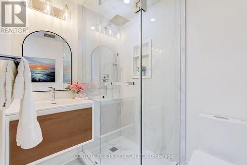 33 Lorna Rae Boulevard, Toronto, ON 