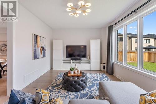 7 Priory Drive, Whitby, ON 