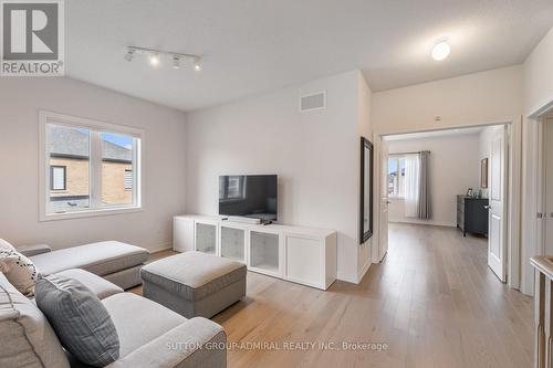7 Priory Drive, Whitby, ON 