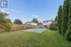 Pool with yard space - 