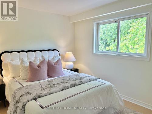 315 Roywood Crescent, Newmarket, ON 