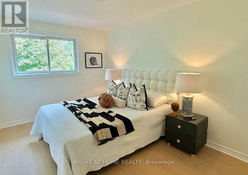 315 Roywood Crescent, Newmarket, ON 