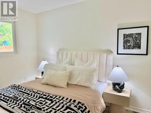 315 Roywood Crescent, Newmarket, ON 
