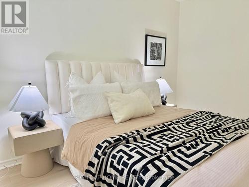 315 Roywood Crescent, Newmarket, ON 