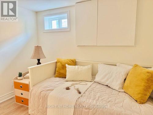 315 Roywood Crescent, Newmarket, ON 