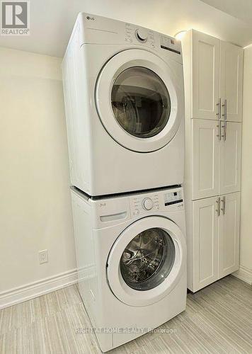 315 Roywood Crescent, Newmarket, ON 