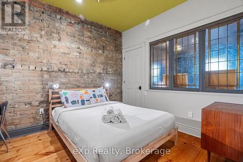 5 - 94 WELLINGTON STREET , Stratford, Ontario N5A 2L2 2