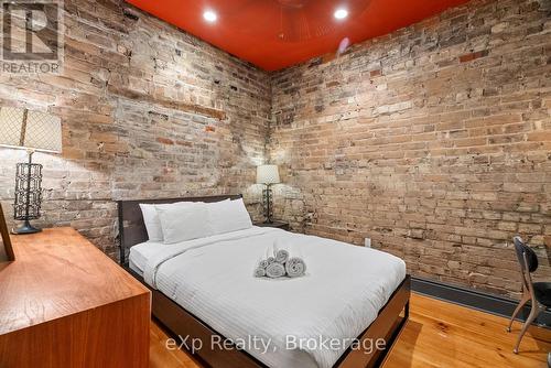5 - 94 WELLINGTON STREET , Stratford, Ontario N5A 2L2 5