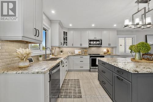 1988 Mapleridge Drive, Peterborough (Monaghan Ward 2), ON 