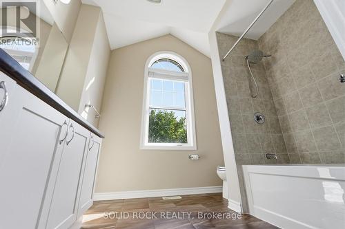 Stylish main bath- vaulted ceiling arched window - 55 Solaris Drive, Ottawa, ON 