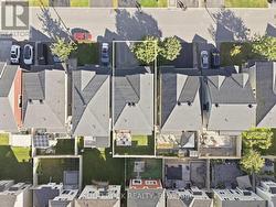Well kept neighbors - 