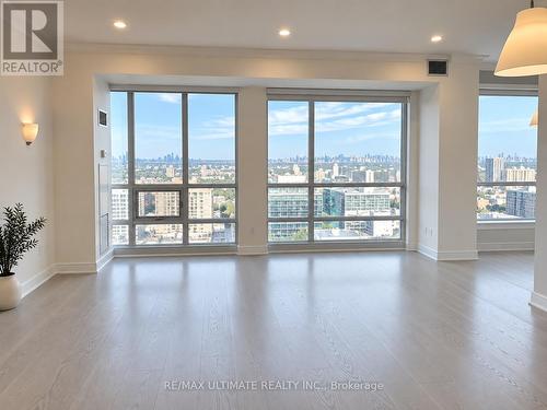 4212 - 761 BAY STREET , Toronto, Ontario M5G 2R2 2