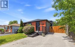 68 OVERBANK DRIVE Oshawa, ON L1J 7Y8