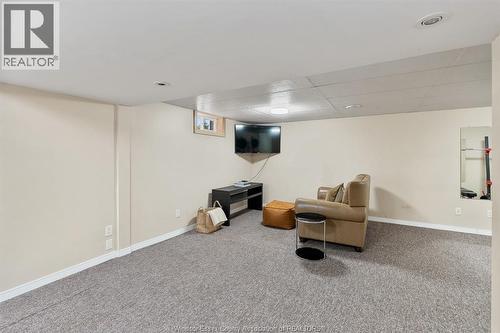 735 Lounsborough, Windsor, ON 