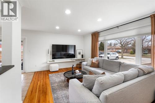 735 Lounsborough, Windsor, ON 