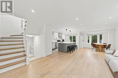 2250 Munn'S Avenue, Oakville, ON 