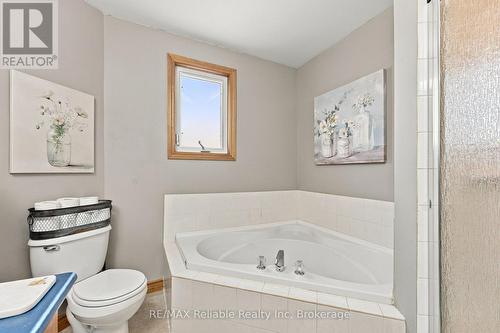 Soaker tub - 71 Meadowridge Road, London North (North M), ON 
