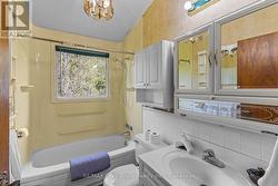 4 piece main floor bathroom - 
