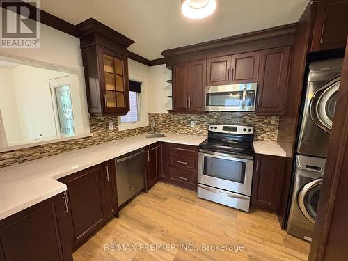 33 ROYAL YORK ROAD , Toronto, Ontario M8V 2T3 3