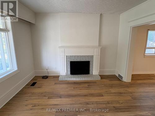 33 ROYAL YORK ROAD , Toronto, Ontario M8V 2T3 5