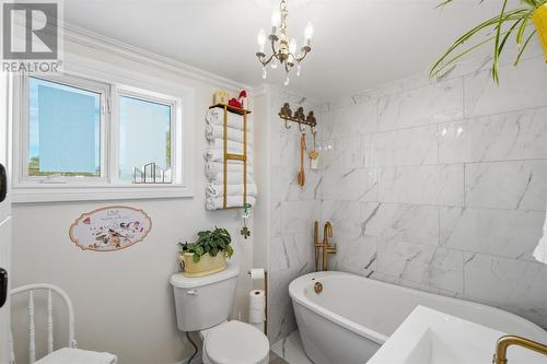 Upstairs Bathroom - 213 Pennywell Road, St. John'S, NL 