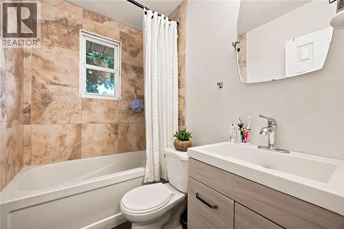 875 Woodland Avenue, Sarnia, ON 