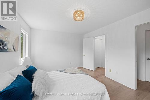 B - 5744 Andrasi Crescent, Ottawa, ON 