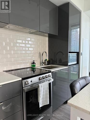 2009 - 70 ANNIE CRAIG DRIVE , Toronto (Mimico), Ontario M8V 0C5 2
