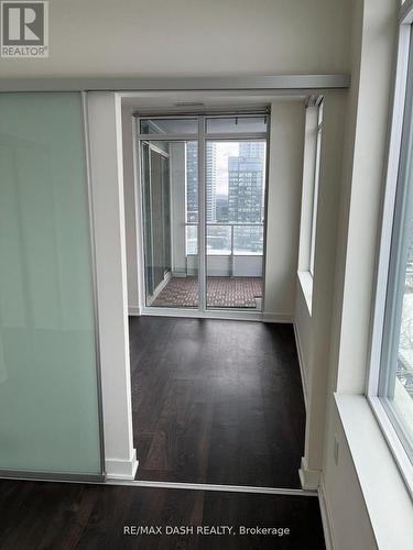 806W - 27 Bathurst Street, Toronto, ON 