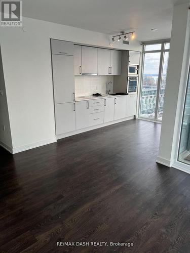 806W - 27 Bathurst Street, Toronto, ON 