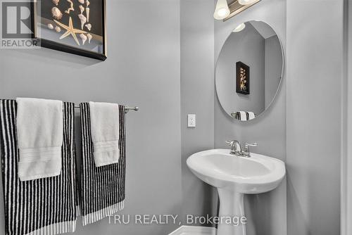 main floor powder room - 325 Upcountry Drive E, Ottawa, ON 