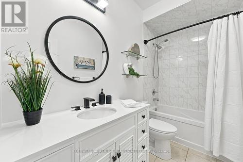Main Bathroom - 25 Manor Forest Road, East Gwillimbury, ON 
