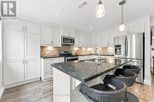 Lower Kitchen - 25 Manor Forest Road, East Gwillimbury, ON 